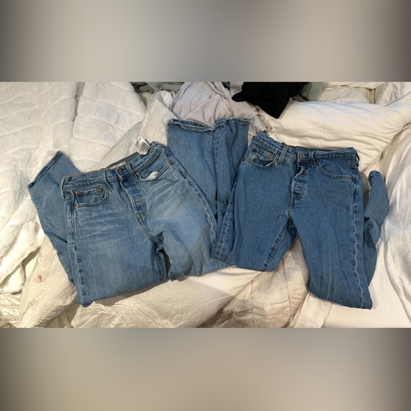 2 pairs of Levi jeans - Picture 6 of 9